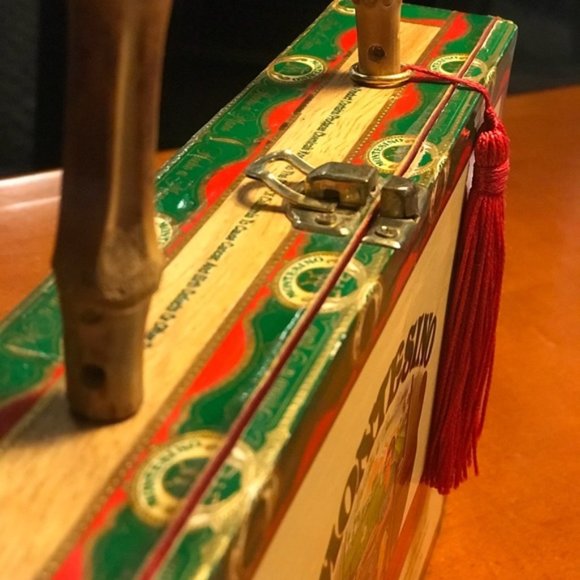 Montesano Green, Gold and Red Handmade Cigar Purse - Picture 4 of 8